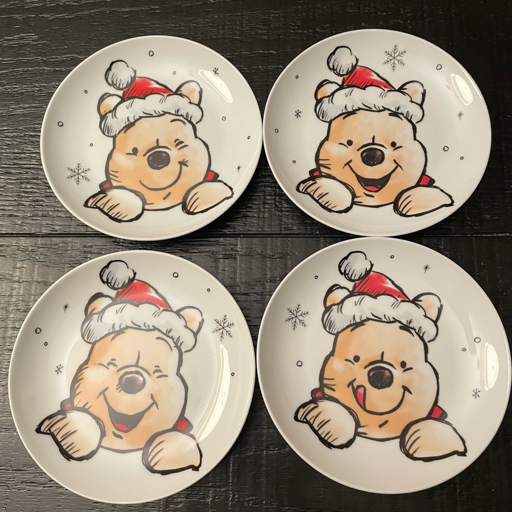 Disney winnie the pooh set 4 christmas dessert plates